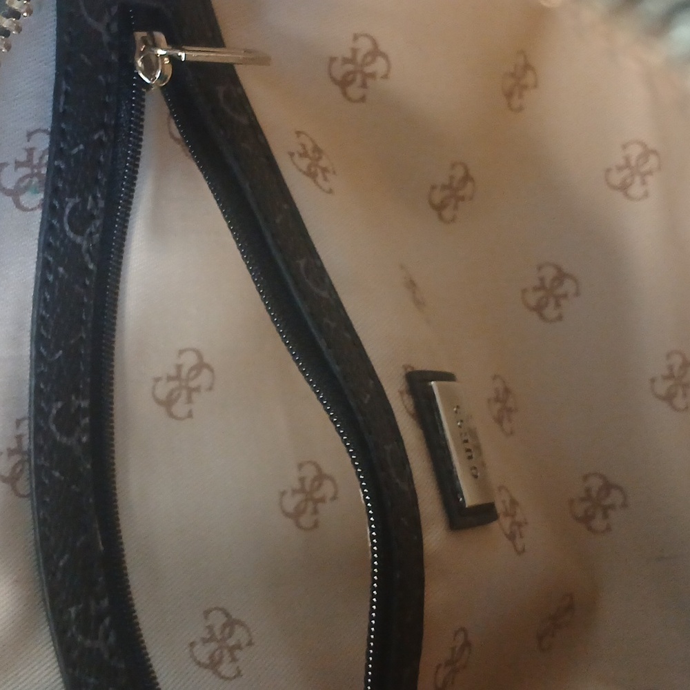 New Wo Tags GUESS Black and Red Women's Handbag - Picture 11 of 15